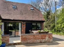 Elegant peaceful barn in rural village setting close to Stratford upon Avon