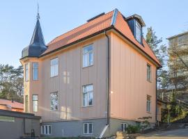 Amazing Home In Nynäshamn With Kitchen โรงแรมในนือเนซามน์