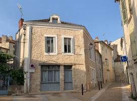 Logis historique au centre de Périgueux 8 lits L Oustal, hotel en Périgueux