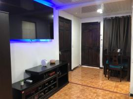 Comodo Departamento full equipado con cocina, TV 80p, wifi 150mbs, etc, готель у місті Пакера