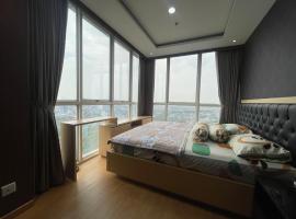 2BR Lovely Condo Amazing City View Lexington Residence, hotel em Jakarta