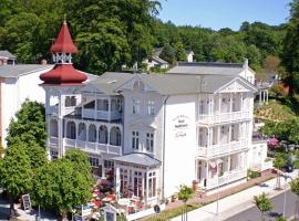 Hotel Villa Waldfrieden: Ostseebad Sellin şehrinde bir otel