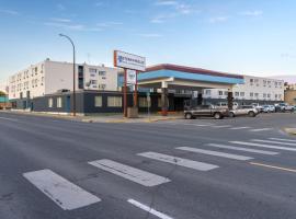 Sternwheeler Hotel and Conference Centre, hotel Erik Nielsen Whitehorse nemzetközi repülőtér - YXY környékén 