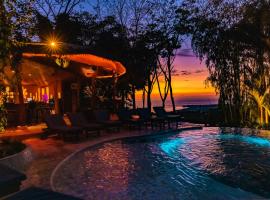 Selva Armonia Immersive Jungle Resort, hotel a Uvita