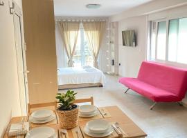 Seaside one-bedroom on Chalkis, hotel económico em Chalkida