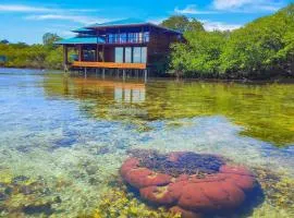 Bahia Coral Lodge