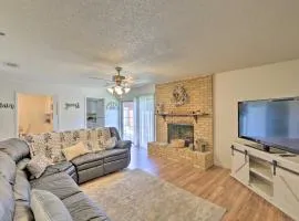 Charming Fort Worth Retreat about 12 Mi to Downtown!