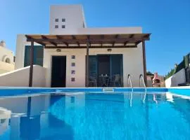 Villa con piscina cerca de las dunas de corralejo