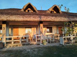 BUENAVISTA'S beach TRAVELLERS INN, hotelli kohteessa Pagudpud