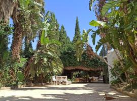 Bakit House - Casa rural con piscina, hotel u gradu Agilas