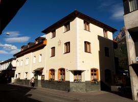 Hotel Astras, hotel in Scuol