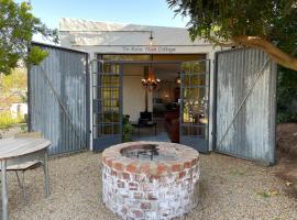 The Karoo Moon House & Cottage, hotel v destinácii Barrydale