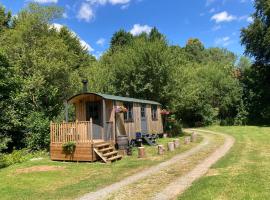 Brook the Shepherd Hut – hotel w mieście Saltash