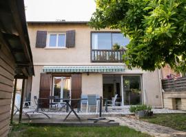 Maison avec jardin à 2mn du centre, hotel en Périgueux