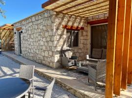 Ammos Luxury Suits and Residences, Hotel in Peyia