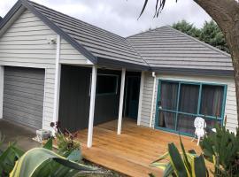 Observation Holiday Home, hotel en Paraparaumu Beach