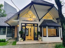 Cottonwood Boutique Heritage Otten: Bandung şehrinde bir otel