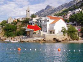 Apartments by the sea Pisak, Omis - 1003, hotel v Mimiciach