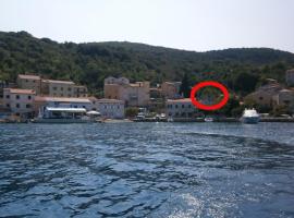 Apartments by the sea Valun, Cres - 16714, hotell i Valun