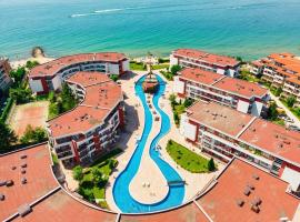 Privilege Fort beach Apartman Sveti Vlas 61m2: Elenite'de bir otel