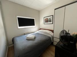 Cozy Room in the heart of Rødby! 5km from Femern & Puttgarden!, hotelli Rødbyssä