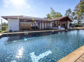 Maison Irriberria, cabaña o casa de campo en Hasparren