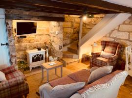 Cosy 400 yr old Cottage, Flowergate, Whitby, hotel u gradu Vitbi