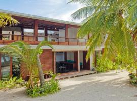 Aveyla Manta Village, hotel i Dharavandhoo