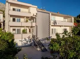 Apartments by the sea Tucepi, Makarska - 2677