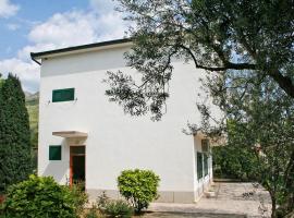 Apartments and rooms by the sea Zaostrog, Makarska - 2661, hotel u gradu Zaostrog