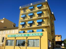 Hotel Sole E Mare, hotel v mestu Lido di Camaiore