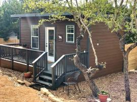 The Bobcat Cabin - The Cabins at Rim Rock, hotel em Austin