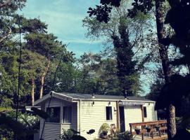 Knus chalet midden in de bossen, хотел в Нунспет