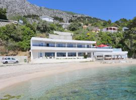 Family friendly apartments with a swimming pool Zivogosce - Porat, Makarska - 18150, מלון בזיווגוסצה