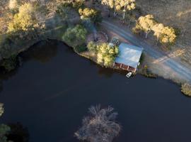 Farm Cottage close to Dubbo: Dubbo şehrinde bir otel