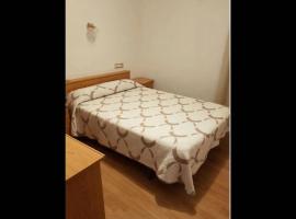 Room in Lodge - Double and single room - Pension Oria 1, hotel Luarcában