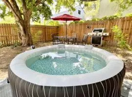 Gorgeous 3BR 3BA Home W Private Hot tub, 3k Arcade Games & private garage- 5mins to the Airport