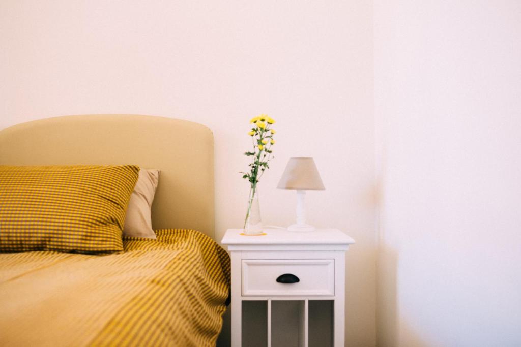 A bed or beds in a room at Agriturismo Familiare I Giardini del Lago