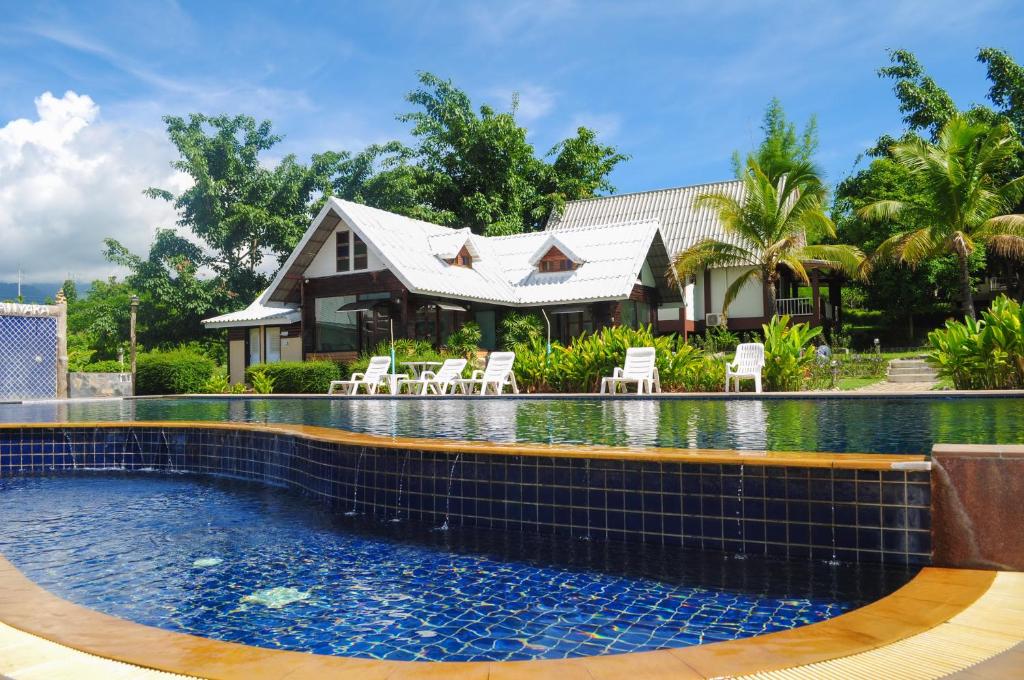 Kolam renang di atau di dekat Pai Iyara Resort