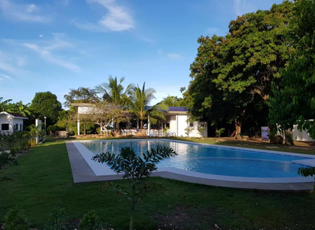 Πισίνα στο ή κοντά στο Medellin Seaview Inn