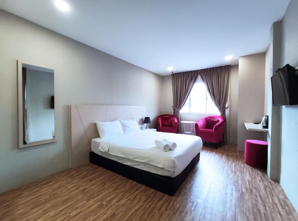 Tempat tidur dalam kamar di Princess Hotel Pontian