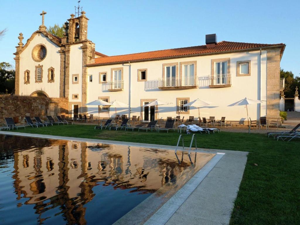 Piscina de la sau aproape de Hotel Convento dos Capuchos