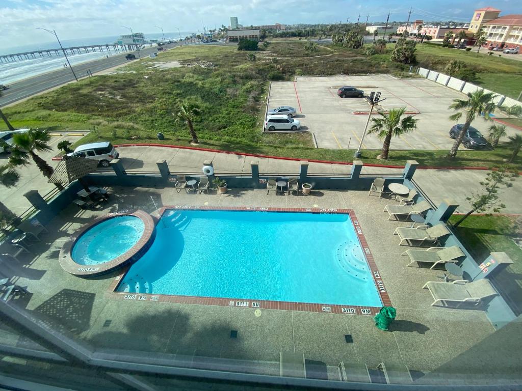 Majoituspaikassa Galveston Beach Hotel tai sen lähellä sijaitseva uima-allas