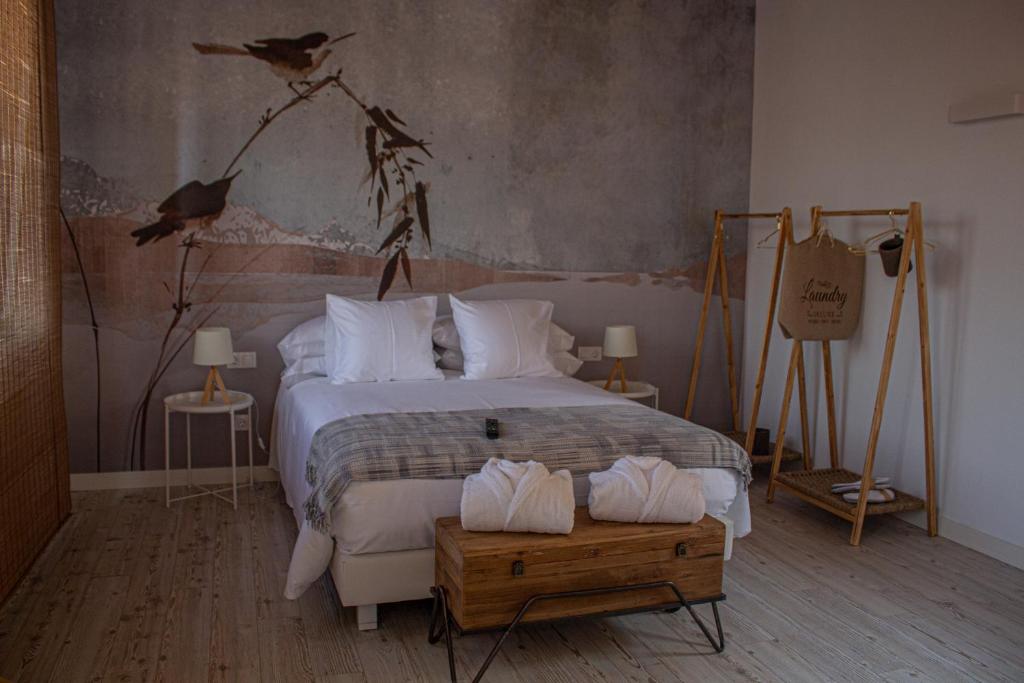 a bedroom with a bed with birds on the wall at La Casa Del Miracle in Balaguer