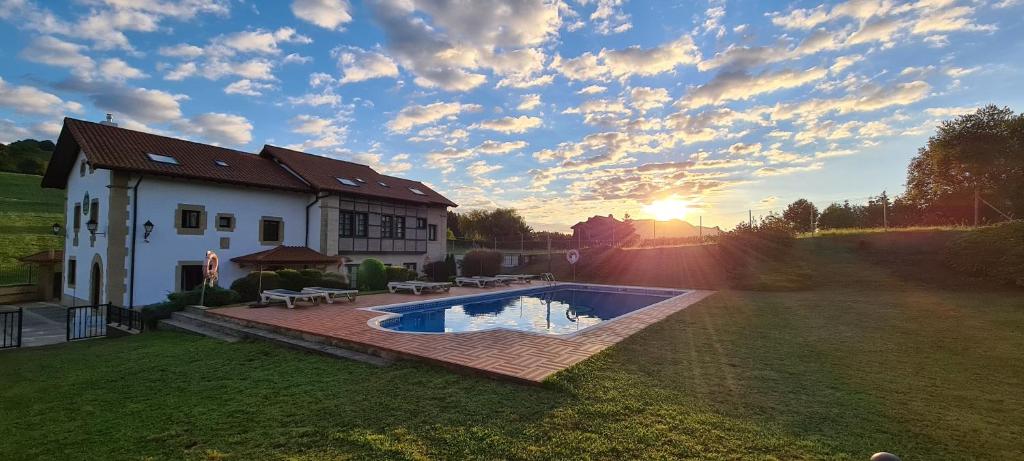 Bazen u ili blizu objekta Posada Casona de la Ventilla