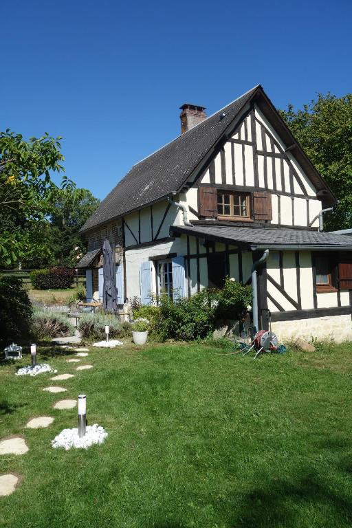 Градина пред Le cottage du Coudray, gîte avec chalet sauna