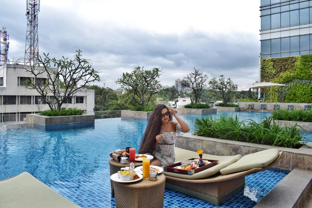 Piscina di Shangri-La Bengaluru o nelle vicinanze