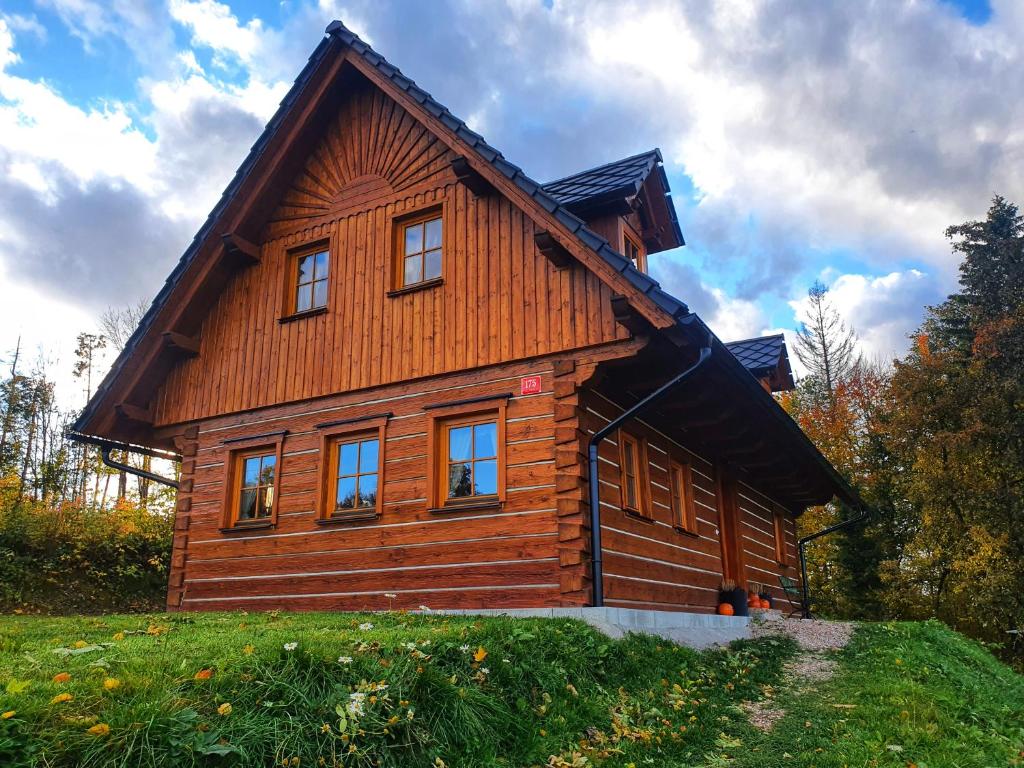 Budova, v ktorej sa dovolenkový dom nachádza