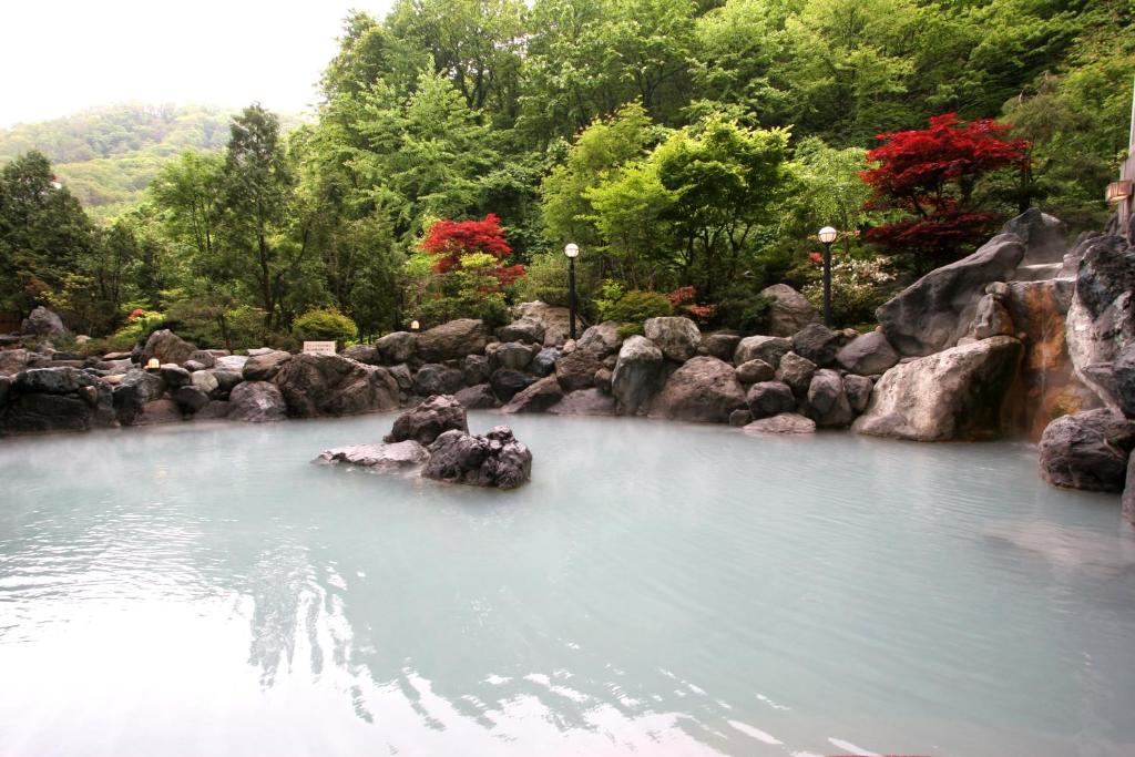 Peisaj natural din apropierea acestui ryokan