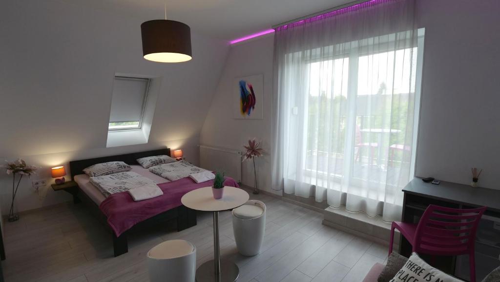 Кровать или кровати в номере Anna Villa Füred Boutique Rooms